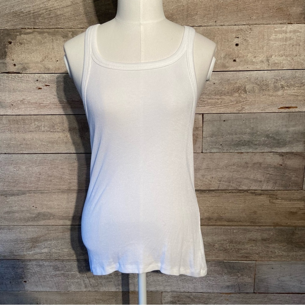 BNWT Victoria's Secret women's white ribbed tank top in size small